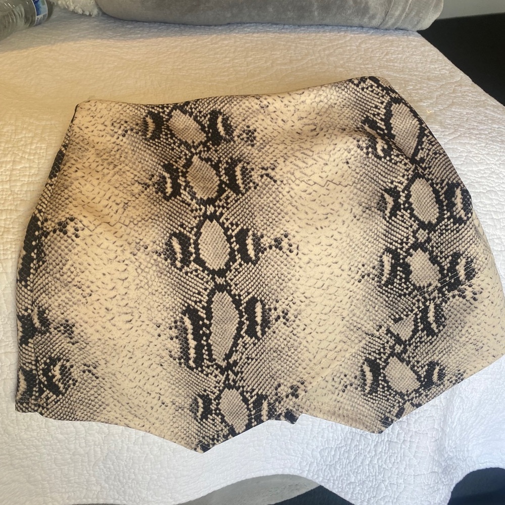 boutiques snake print shorts